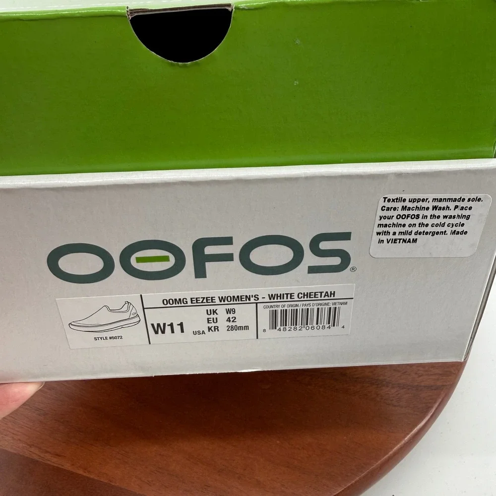 OOFOS OOmg Eezee Shoes White Cheetah Animal Print Slip On Recovery Women 11